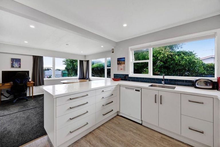 Photo of property in 41 Camberwell Road, Hawera, 4610