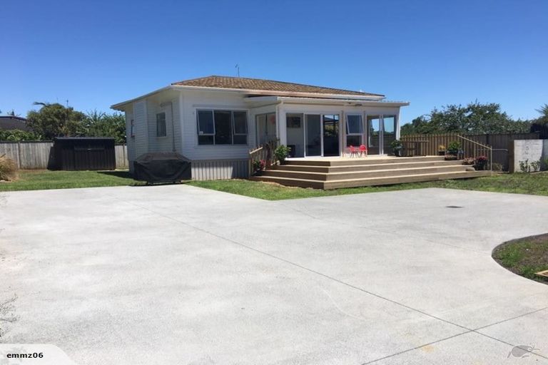 Photo of property in 63a Kiwi Esplanade, Mangere Bridge, Auckland, 2022