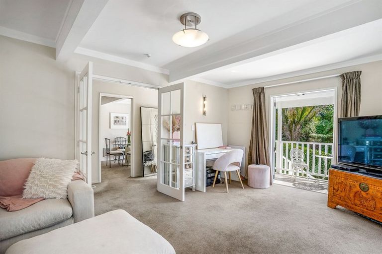 Photo of property in 1/2 Heathcote Road, Castor Bay, Auckland, 0620