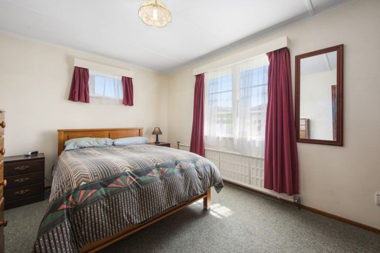 Photo of property in 16 Granville Street, Silverstream, Upper Hutt, 5019