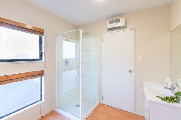 Photo of property in 16 Dee Street, St Albans, Christchurch, 8014