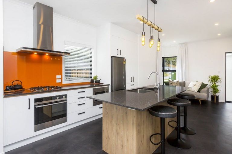 Photo of property in 2 Fitch Lane, Wallaceville, Upper Hutt, 5018