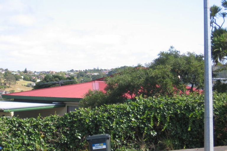 Photo of property in 1/550 Beach Road, Rothesay Bay, Auckland, 0630