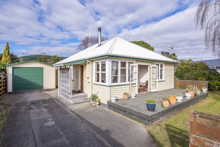 Photo of property in 12 Rodney Grove, Paraparaumu, 5032