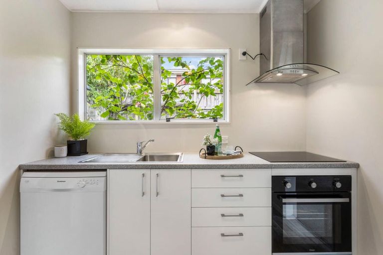 Photo of property in 54 Kohekohe Street, New Lynn, Auckland, 0600