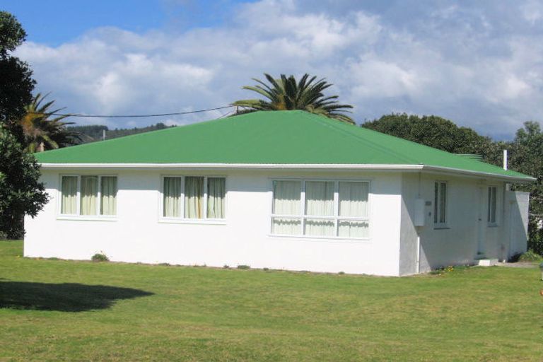 Photo of property in 109 Seaview Road, Whangamata, 3620
