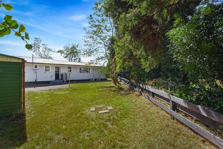 Photo of property in 1 Normandy Place, Henderson, Auckland, 0610