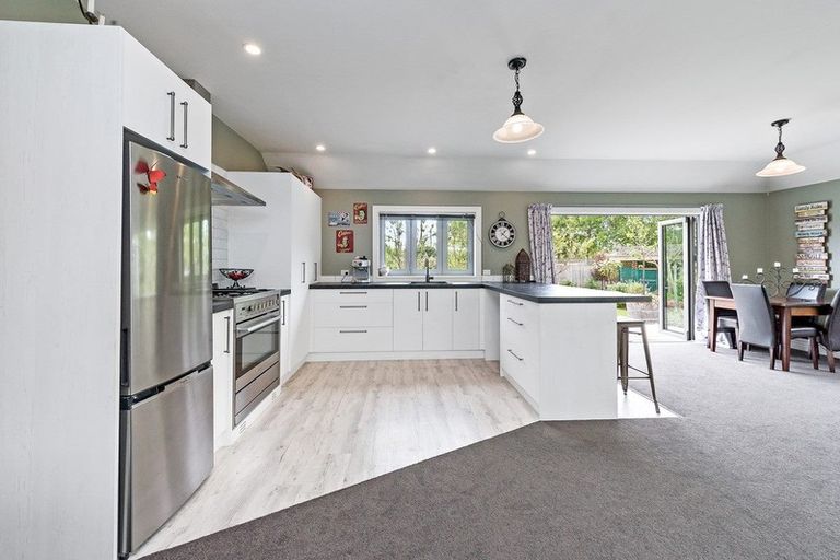 Photo of property in 8 Cross Street, Coalgate, 7673