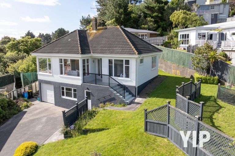 Photo of property in 15 Hollies Crescent, Johnsonville, Wellington, 6037