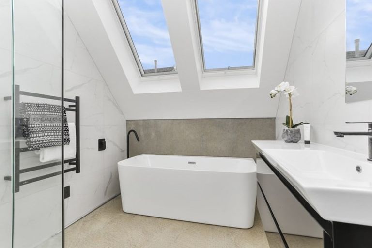 Photo of property in 81 Queen Street, Northcote Point, Auckland, 0627