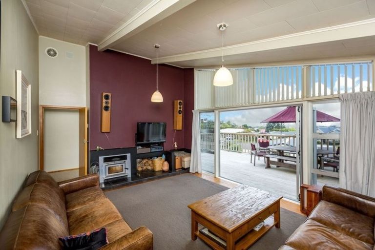 Photo of property in 11 Handley Place, Glen Avon, New Plymouth, 4312