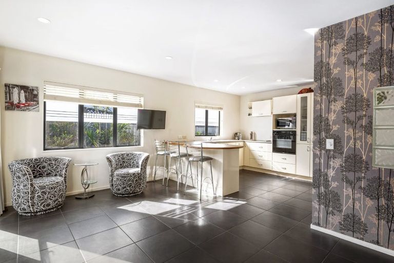 Photo of property in 2/81 Francis Street, Hauraki, Auckland, 0622