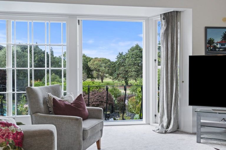 Photo of property in 33 Montgomery Terrace, Hokowhitu, Palmerston North, 4410