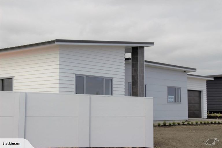 Photo of property in 4 Seagrass Place, Otaki Beach, Otaki, 5512