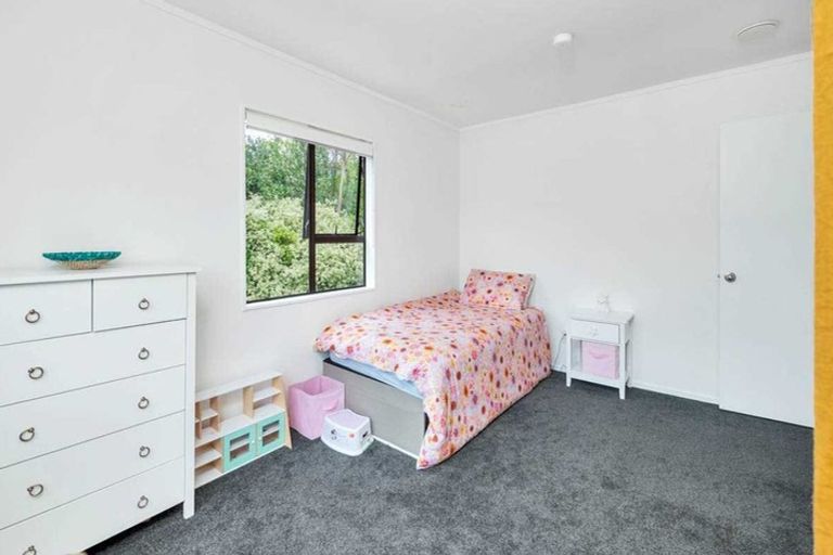 Photo of property in 1 Tiri View Place, Waiake, Auckland, 0630