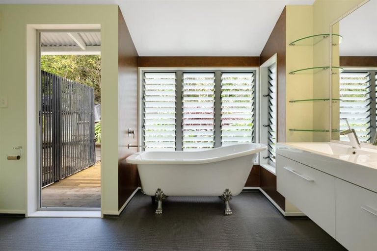 Photo of property in 275 Waitaha Road, Welcome Bay, Tauranga, 3112