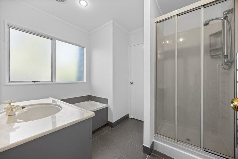 Photo of property in 15 Glucina Avenue, West Harbour, Auckland, 0618