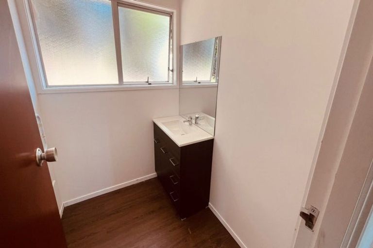 Photo of property in 8 Glucina Place, Glen Eden, Auckland, 0602