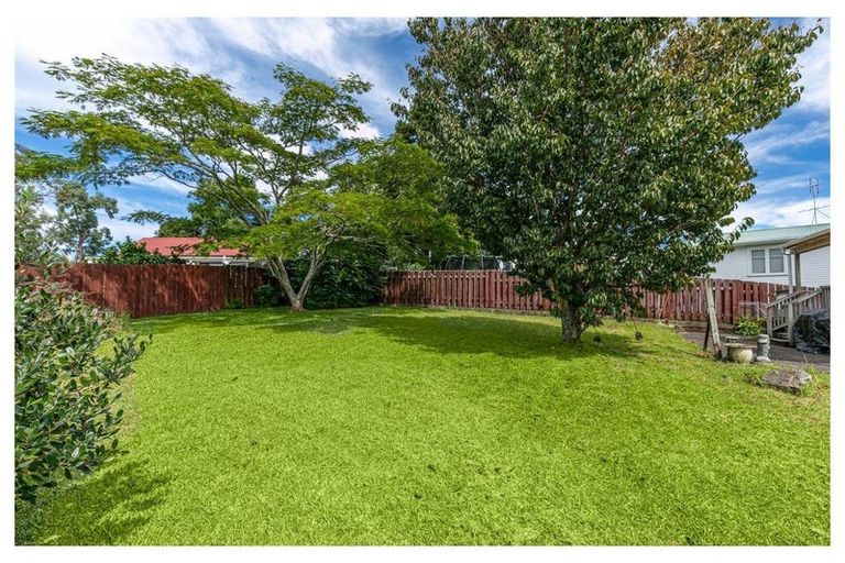 Photo of property in 17 Divich Avenue, Te Atatu South, Auckland, 0610