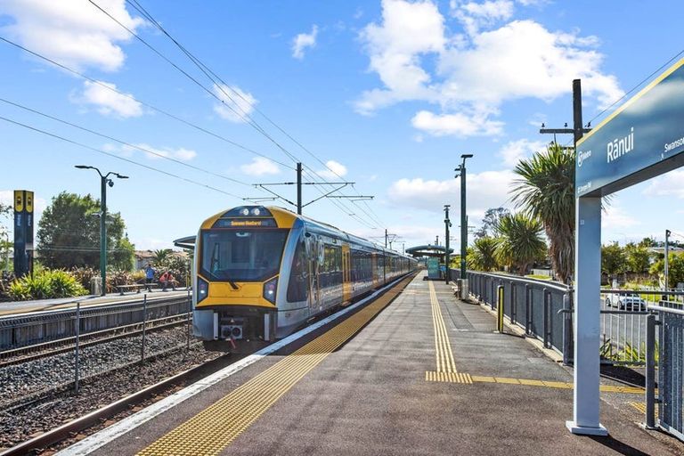 Photo of property in 3/48 Pooks Road, Ranui, Auckland, 0612