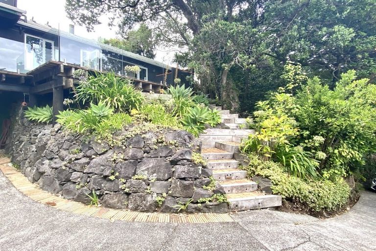 Photo of property in 8 Arapito Road, Titirangi, Auckland, 0604