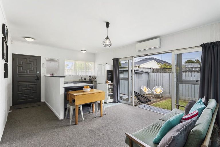 Photo of property in 1/2a Eskdale Road, Birkdale, Auckland, 0626