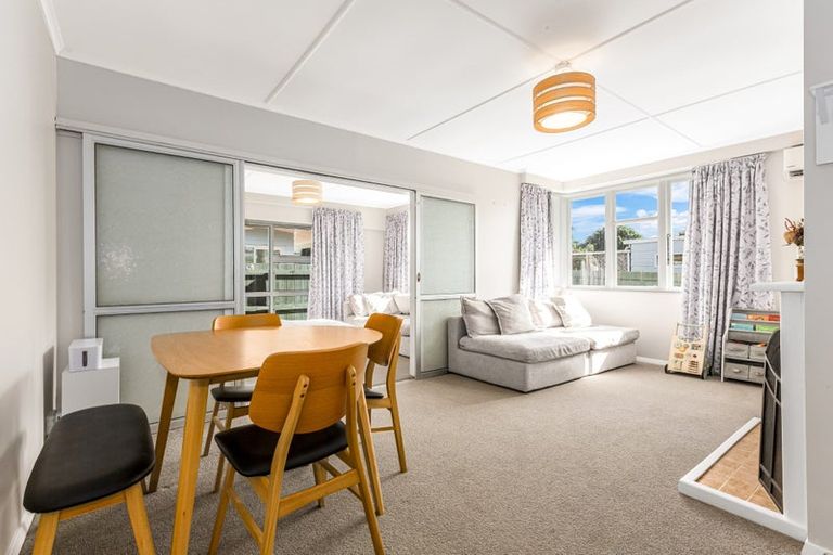 Photo of property in 90 Main Road, Titahi Bay, Porirua, 5022