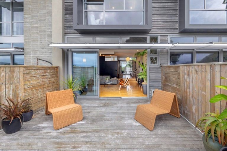 Photo of property in 17 Boardwalk Lane, Seatoun, Wellington, 6022