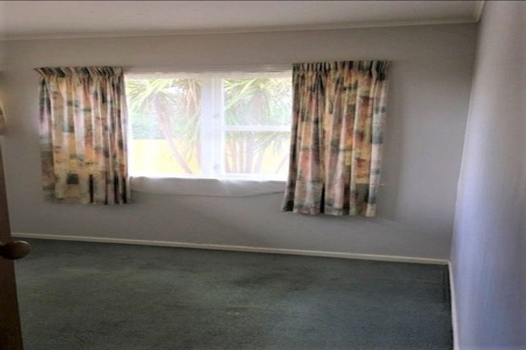 Photo of property in 16 Taupo Street, Green Bay, Auckland, 0604