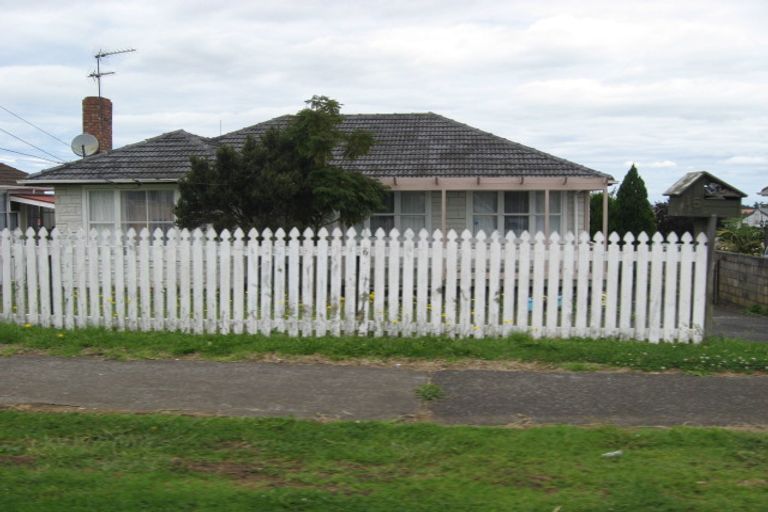 Photo of property in 15 Farnborough Crescent, Mangere, Auckland, 2022