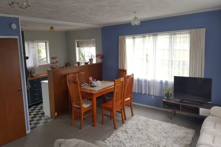 Photo of property in 1/5 Tirimoana Road, Te Atatu South, Auckland, 0602