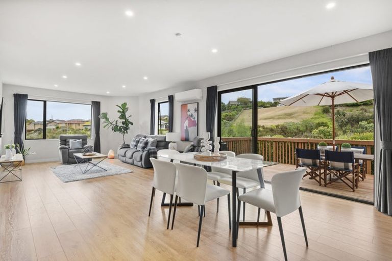 Photo of property in 11 Kahu Close, Orewa, 0931