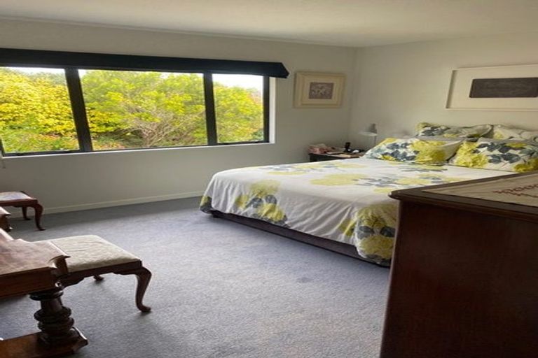 Photo of property in 20 Landsdowne Terrace, Karori, Wellington, 6012