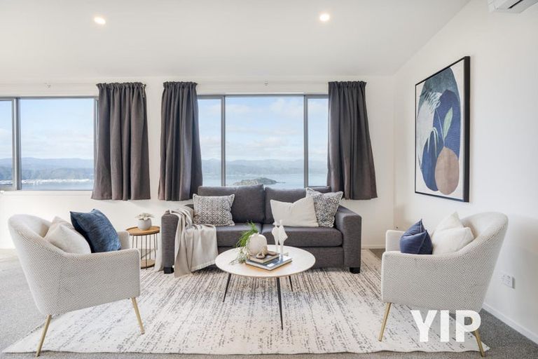 Photo of property in 4b Sunhaven Drive, Newlands, Wellington, 6037