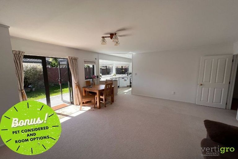 Photo of property in 26 Settlers Grove, Orewa, 0931