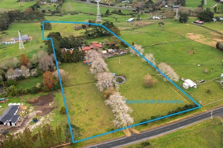 Photo of property in 215 Nixon Road, Taupaki, Henderson, 0782