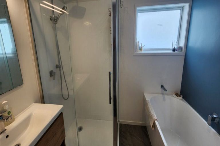 Photo of property in 13e York Crescent, Westown, New Plymouth, 4310