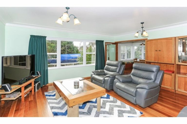 Photo of property in 8 Youngs Road, Papakura, 2110