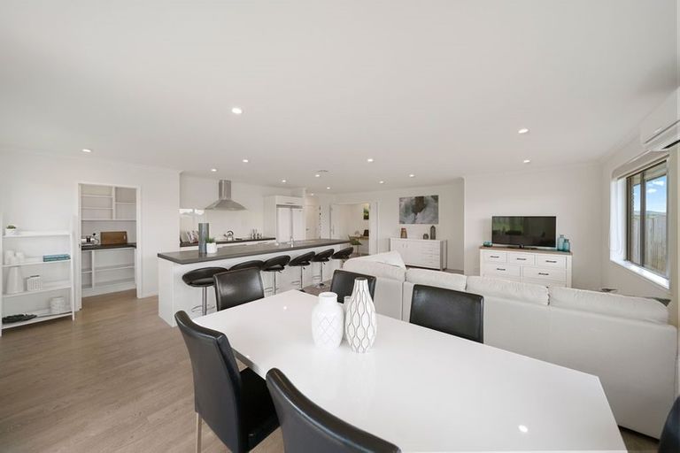 Photo of property in 12 Regis Park Drive, Pukekohe, 2120