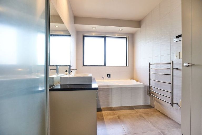 Photo of property in 17 Fernloche Place, Flat Bush, Auckland, 2016