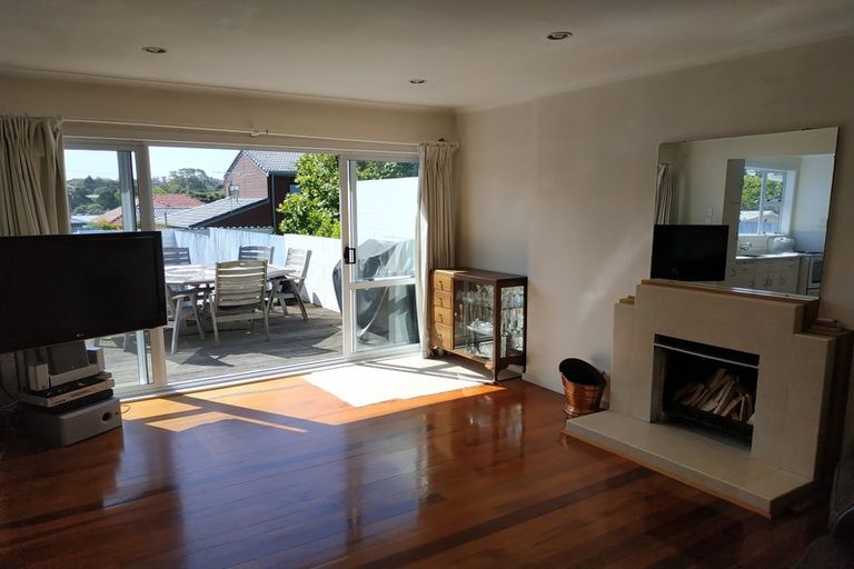 Photo of property in 19a Otakau Road, Milford, Auckland, 0620