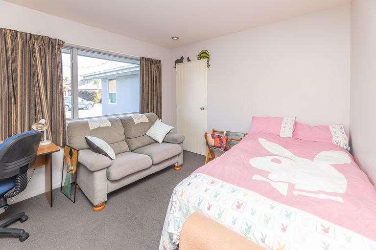 Photo of property in 2 Evergreen Place, Parklands, Christchurch, 8083