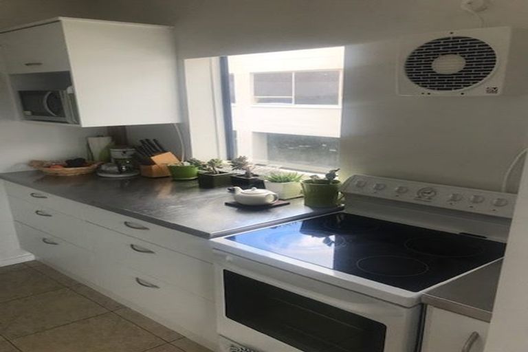 Photo of property in Hobson Court Flats, 15/70 Hobson Street, Thorndon, Wellington, 6011