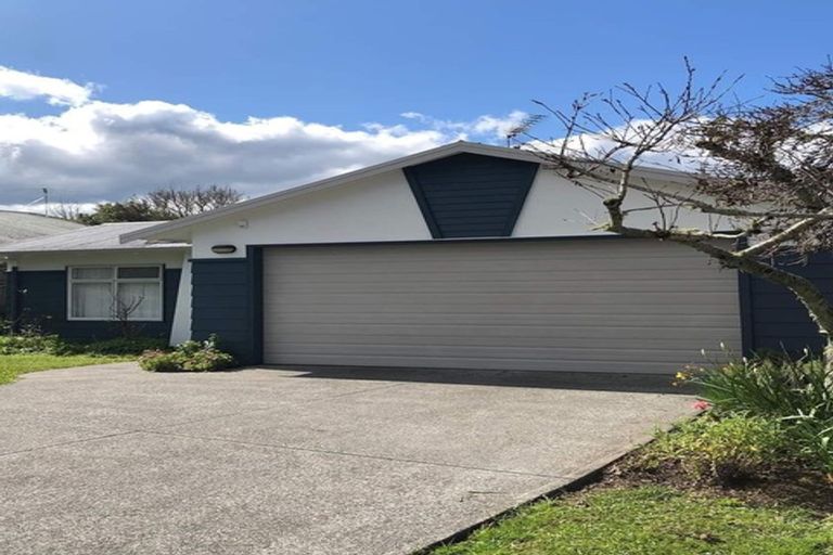 Photo of property in 9 Cinnabar Place, Westgate, Auckland, 0614