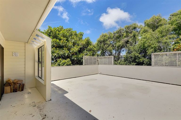 Photo of property in 21 Te Arataura Street, Takapuwahia, Porirua, 5022