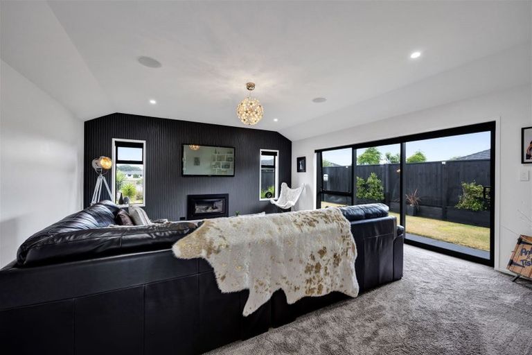 Photo of property in 17 Wentworth Lane, Waiwhakaiho, New Plymouth, 4312