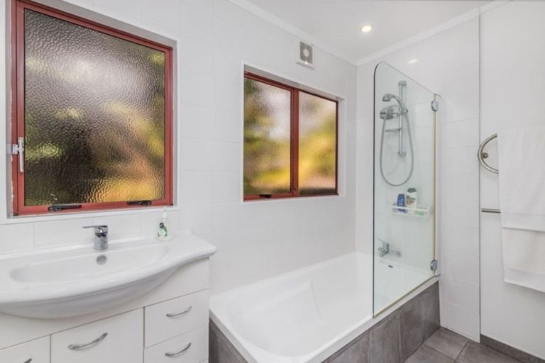 Photo of property in 11 Ward Drive, Opua, 0200