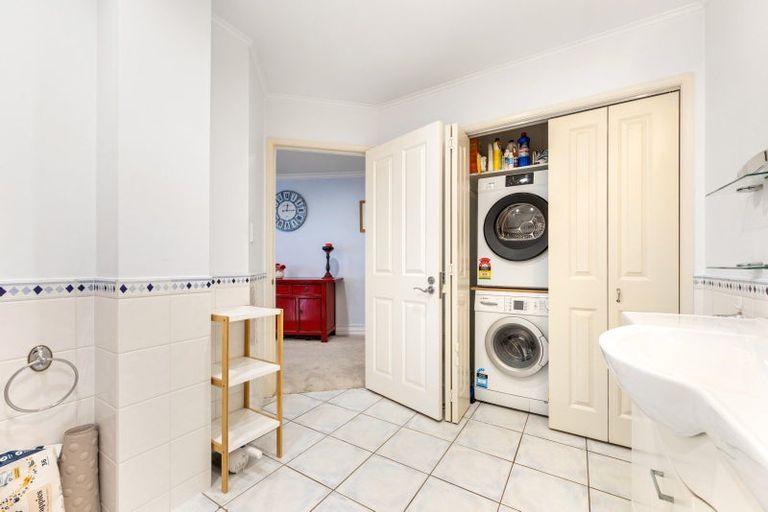 Photo of property in 1c Queen Street, New Plymouth, 4310
