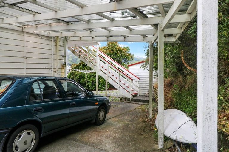 Photo of property in 39 Thurleigh Grove, Karori, Wellington, 6012