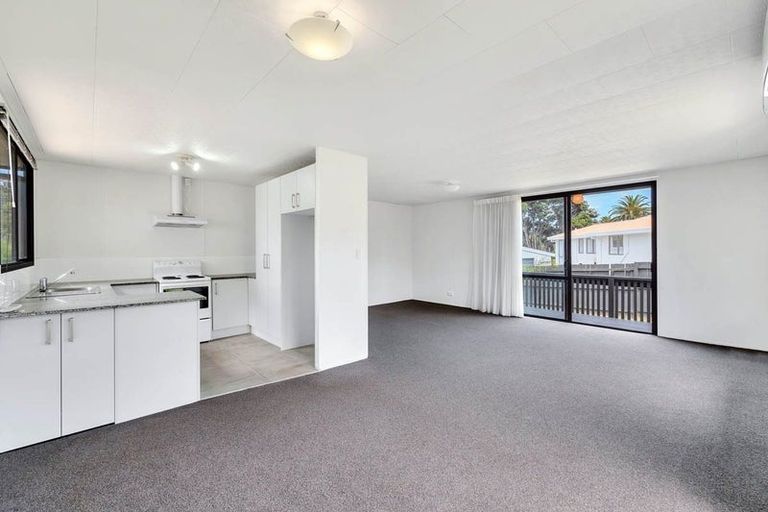 Photo of property in 28 Devonshire Road, Unsworth Heights, Auckland, 0632